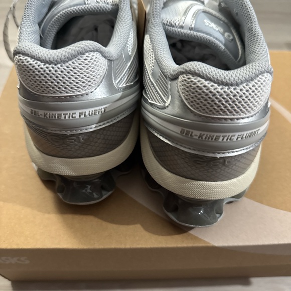 Asics White Gel-Kinetic Fluent - Picture 4 of 8